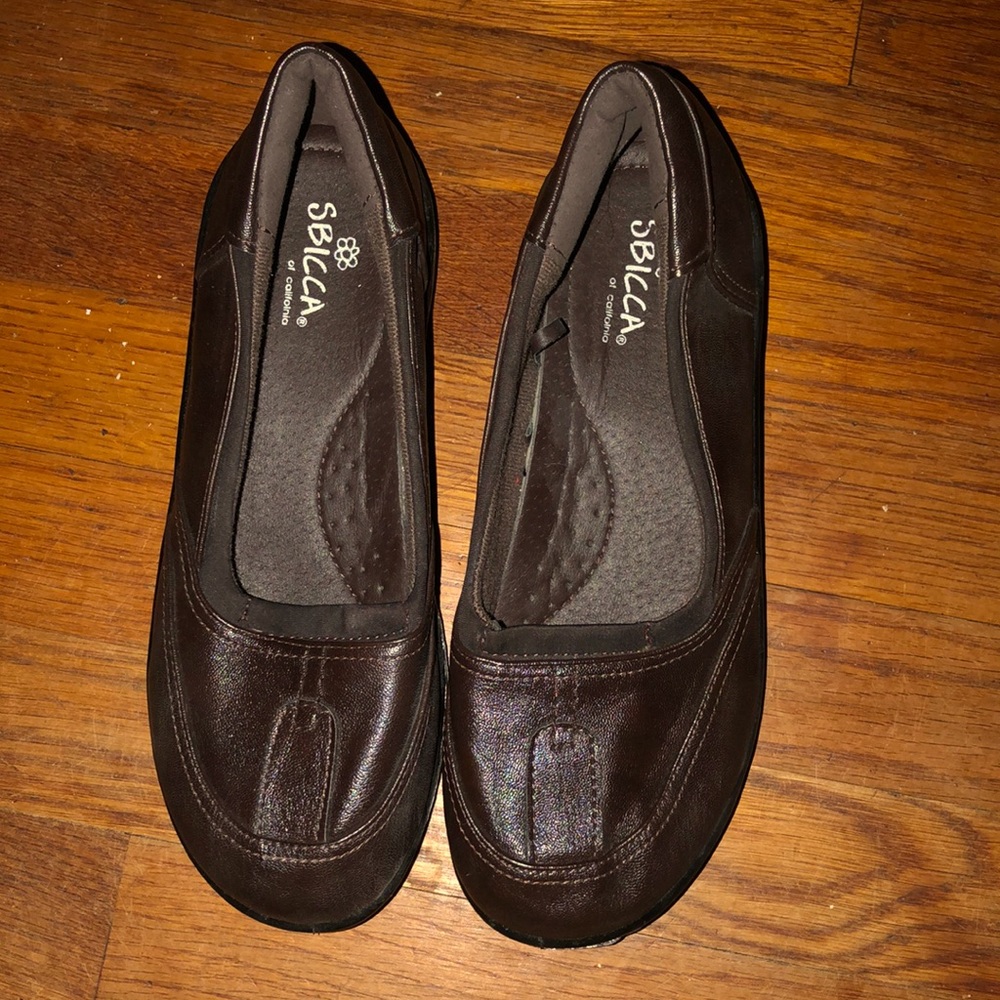 NWOT dark brown Bianca flats